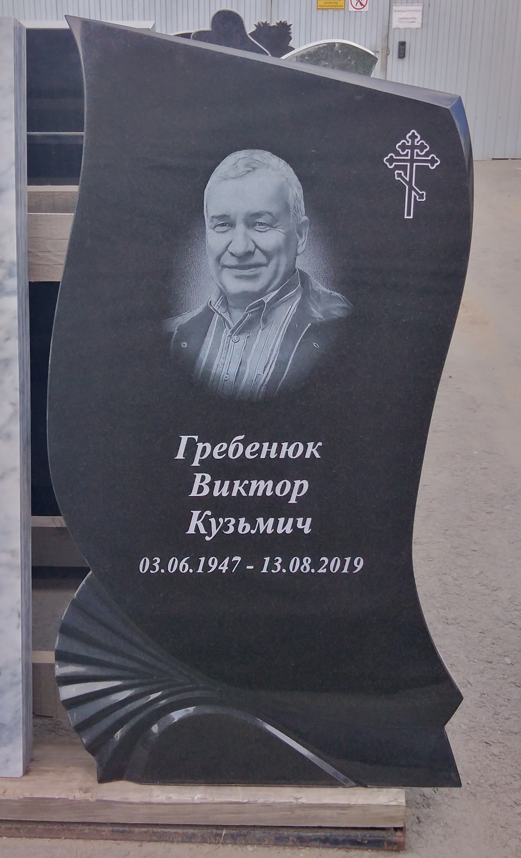 Памятник №061 из черного гранита — фото 3